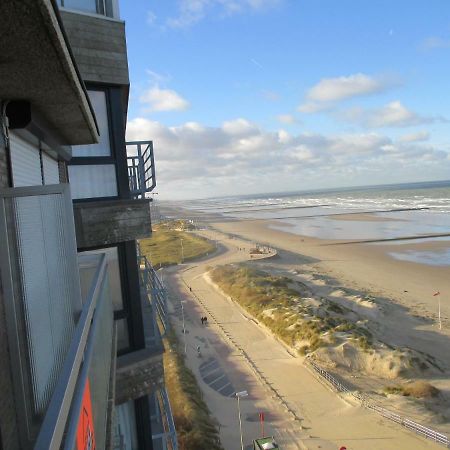 Studio On The Beach With Sea View Middelkerke Esterno foto
