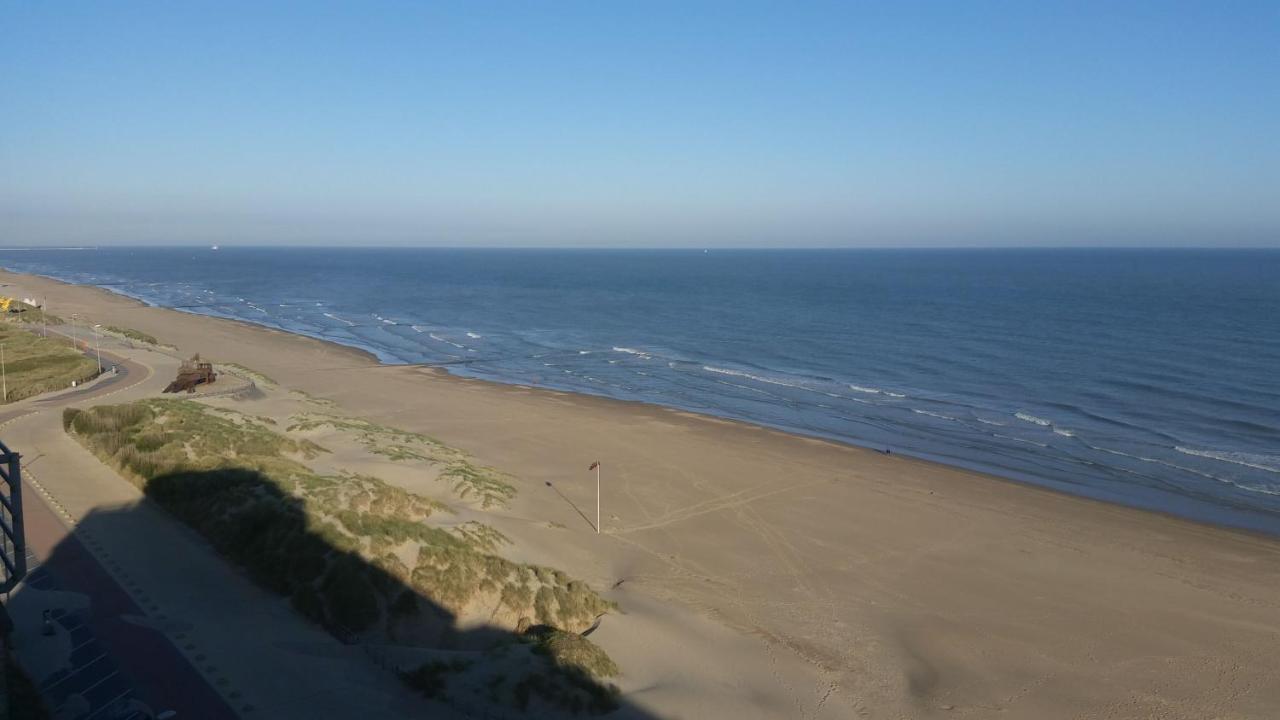Studio On The Beach With Sea View Middelkerke Esterno foto
