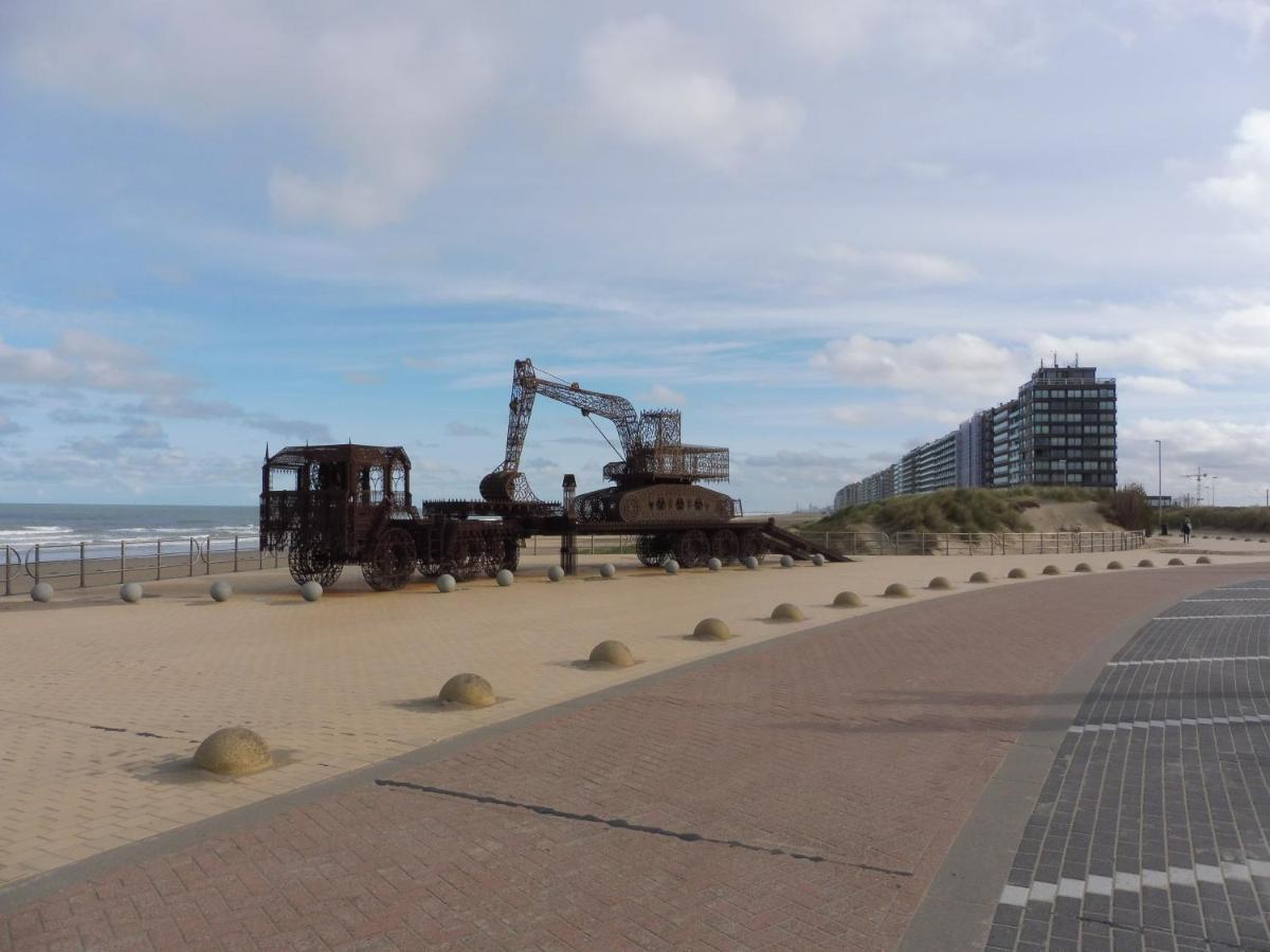 Studio On The Beach With Sea View Middelkerke Esterno foto