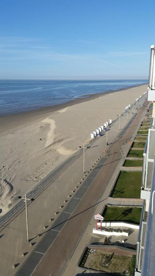 Studio On The Beach With Sea View Middelkerke Esterno foto