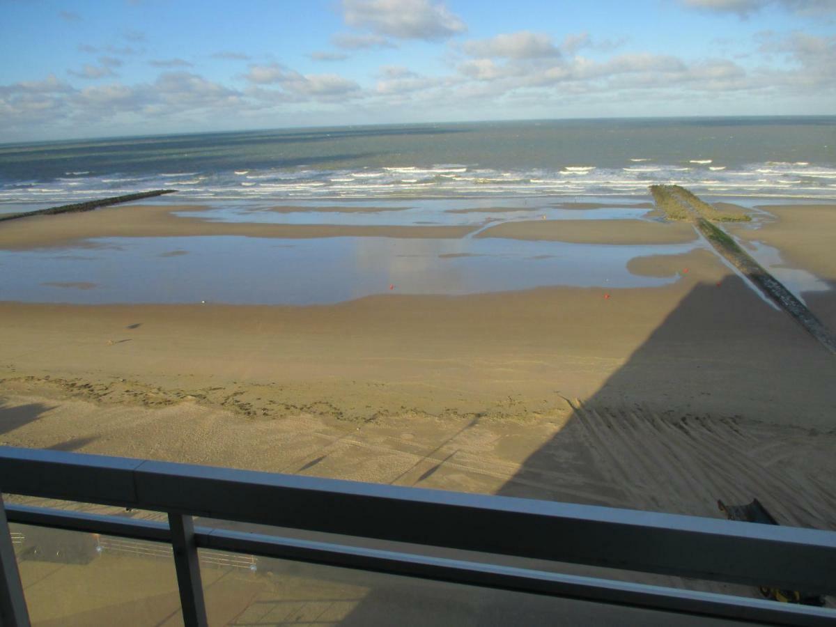 Studio On The Beach With Sea View Middelkerke Esterno foto