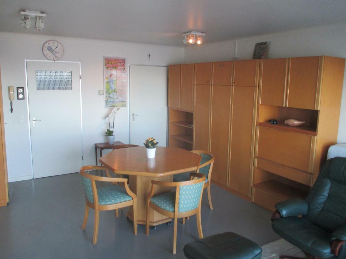 Studio On The Beach With Sea View Middelkerke Esterno foto