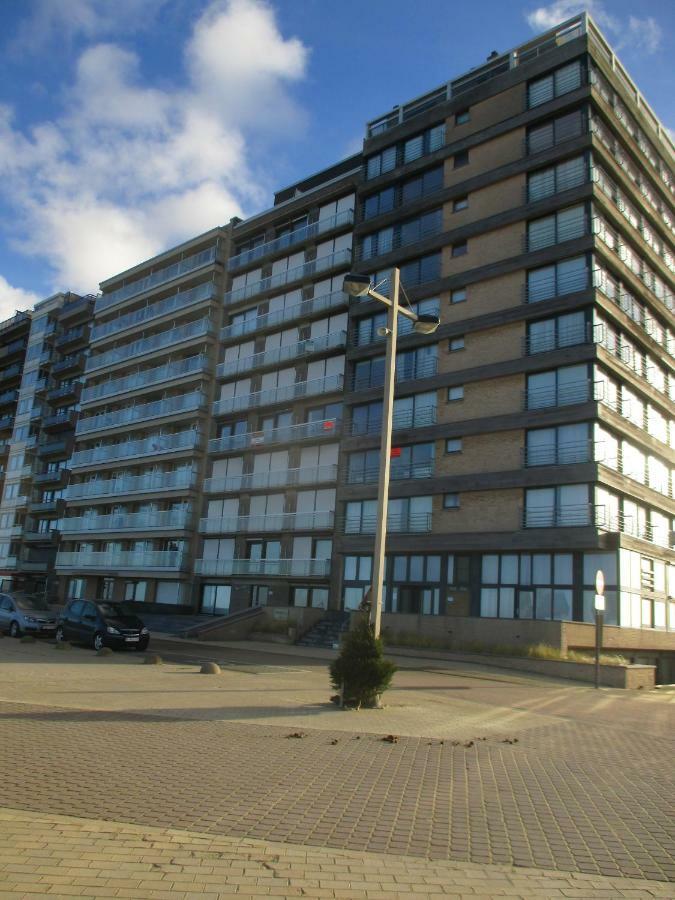 Studio On The Beach With Sea View Middelkerke Esterno foto