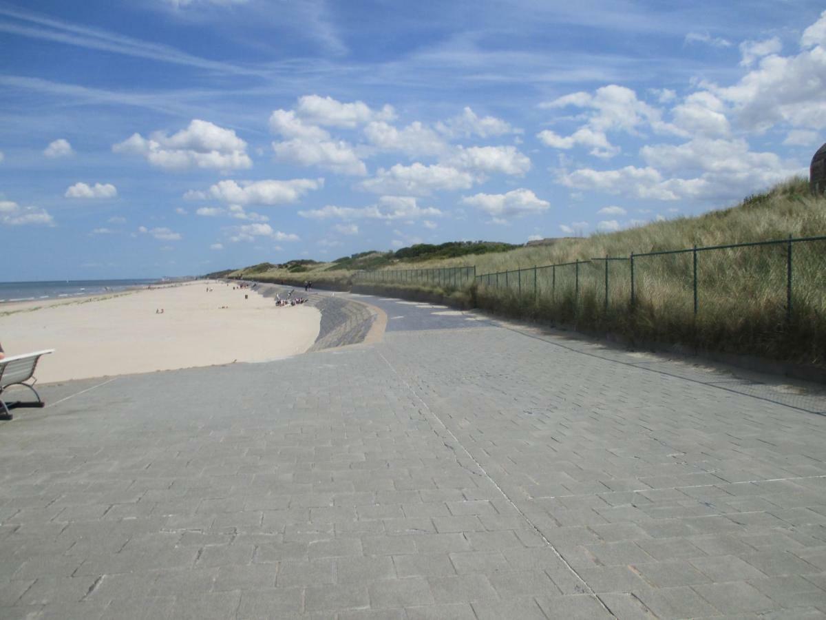 Studio On The Beach With Sea View Middelkerke Esterno foto