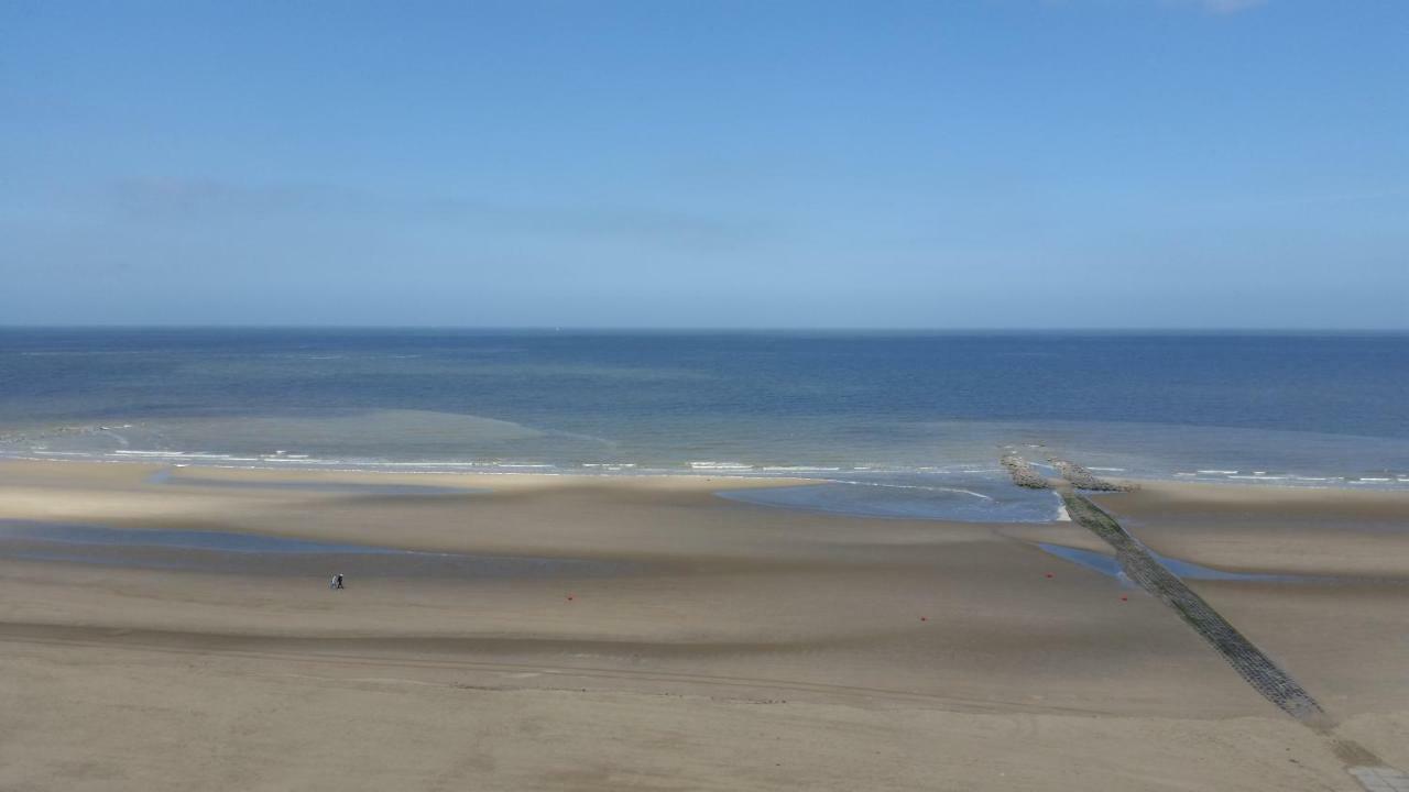 Studio On The Beach With Sea View Middelkerke Esterno foto