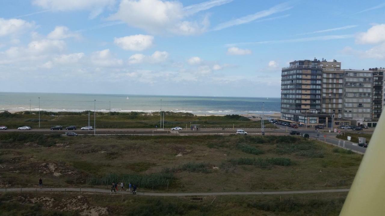 Studio On The Beach With Sea View Middelkerke Esterno foto